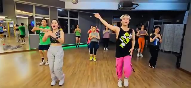 El Amor El Amor Zumba Classic How many of you know this song?